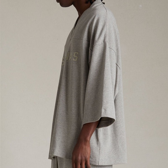 Fear of God Essentials Dark Heather Oatmeal Heavy Football T-Shirt - Men’s XS - Picture 2 of 9